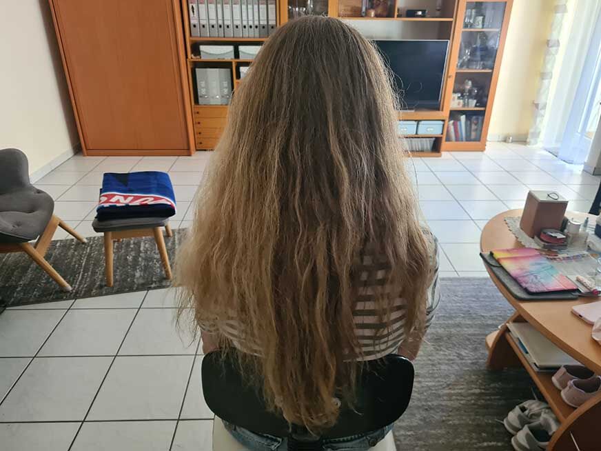 Волосы перед выпрямлением с помощью Dyson Airwrap. 